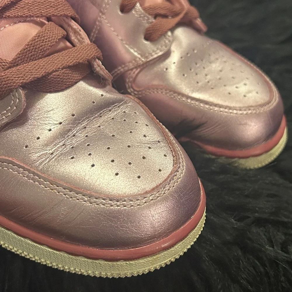 Air Jordan 1 Mid SE GS 'Metallic Pink Rose' Sz 8Y Big Kids HTF sz
